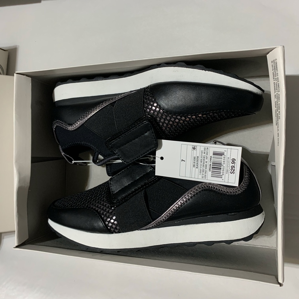 Deena Lace Up Sneakers💕NIB💕